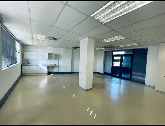 133M² OFFICE TO LET IN FOURWAYS